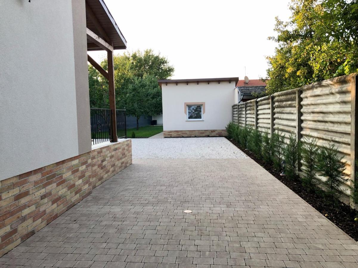 Voeroesmarty Apartmanhaz Makó Exterior foto