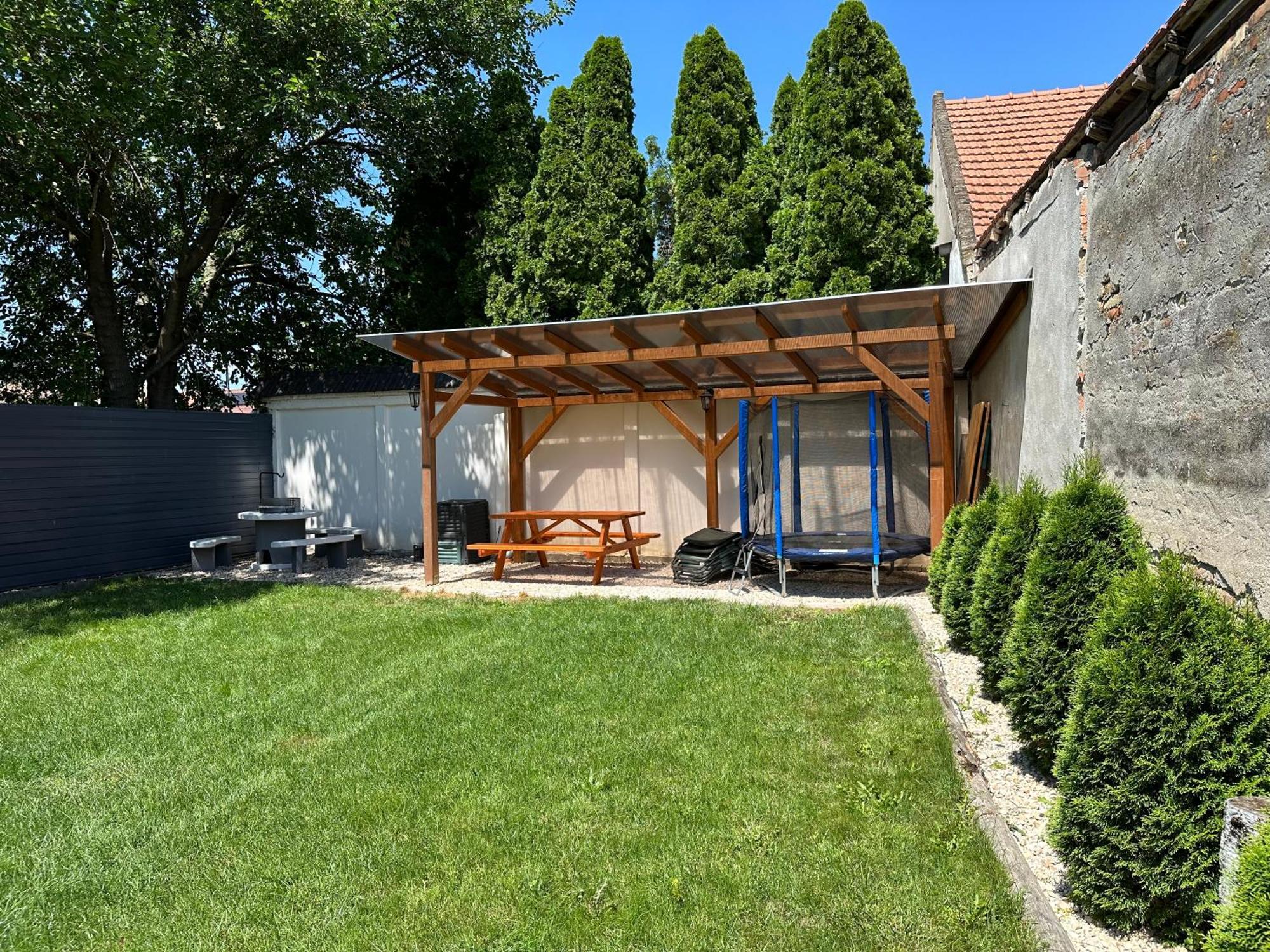 Voeroesmarty Apartmanhaz Makó Exterior foto